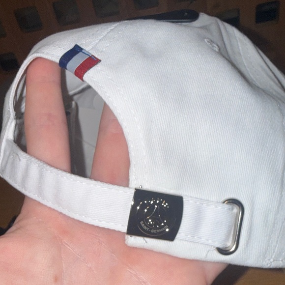 Weeplay White Cap - Picture 5 of 9